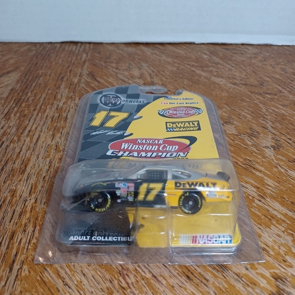 MotorWorks 1:64 Die Cast Matt Kenseth 2003 Nascar Winston Cup Champion DeWalt. - Picture 2 of 5